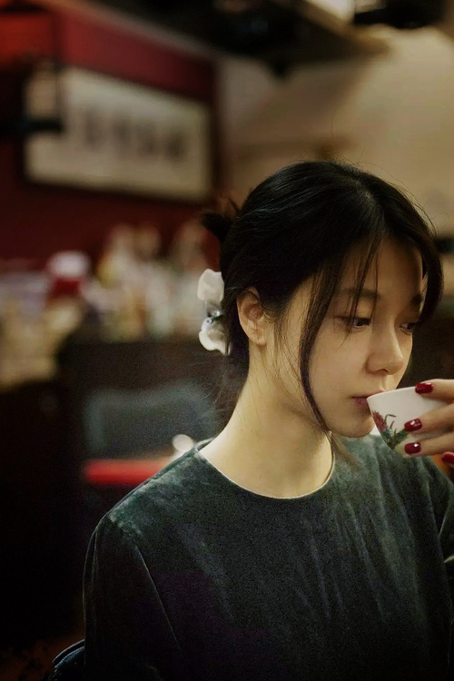 成都举办国际篮球邀请赛，吸引多国代表队参赛，成都的篮球比赛